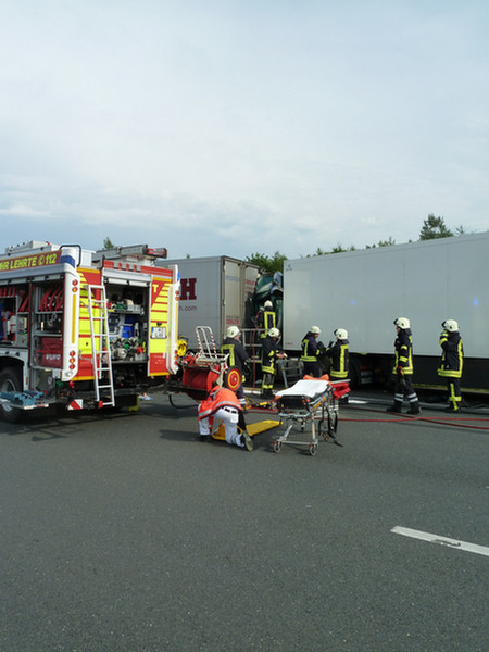 LKW Unfall Feuerwehr Lehrte