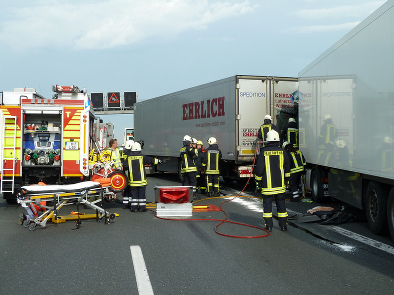 LKW Unfall Feuerwehr Lehrte