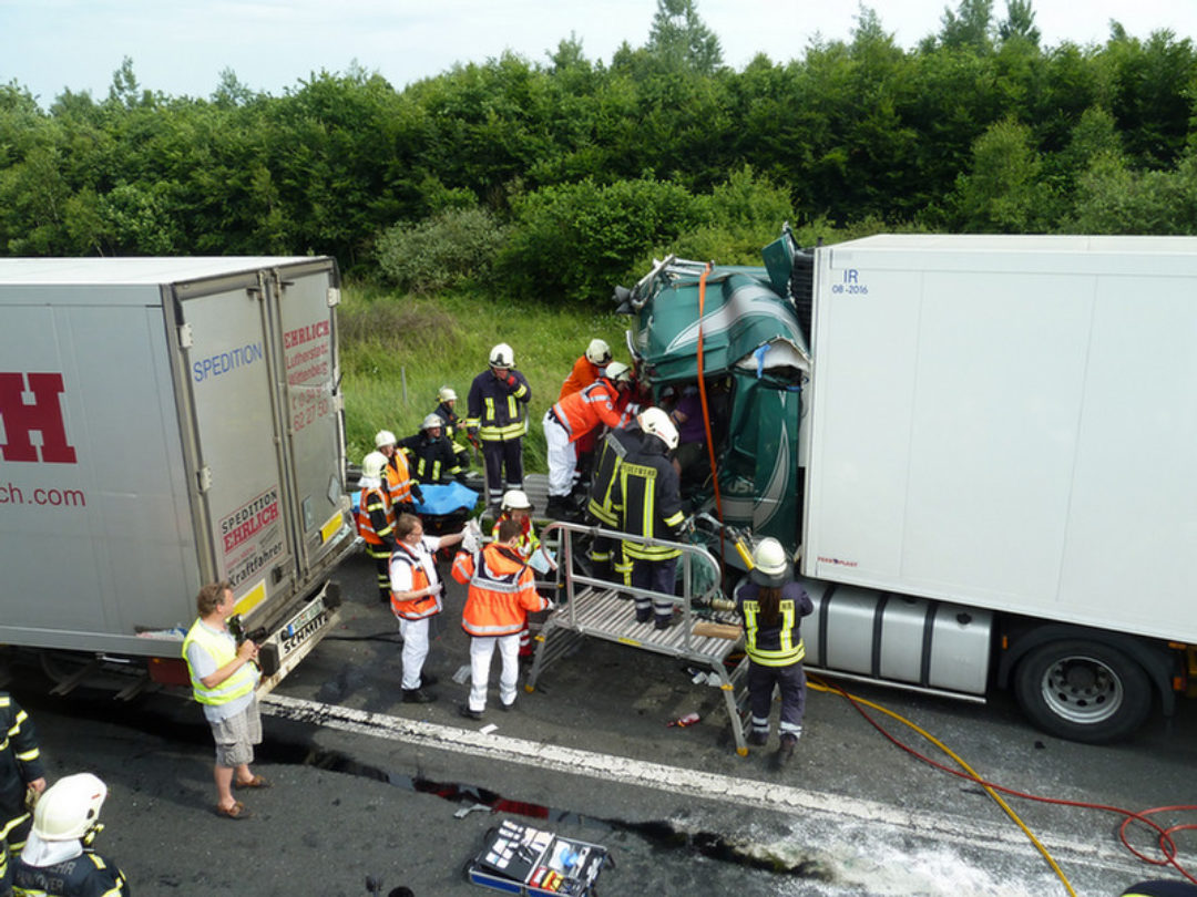 LKW Unfall Feuerwehr Lehrte