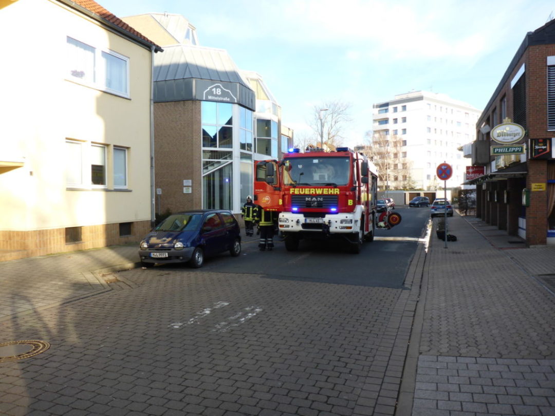 Schwelbrand Lehrte Fahrzeug vor der Tür