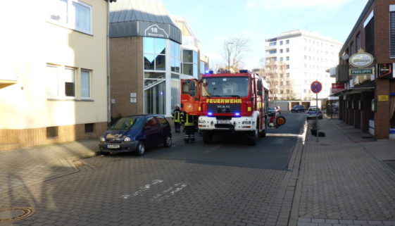 Schwelbrand Lehrte Fahrzeug vor der Tür