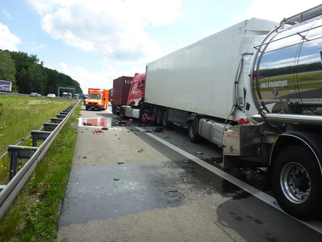 LKW Unfall Feuerwehr Lehrte
