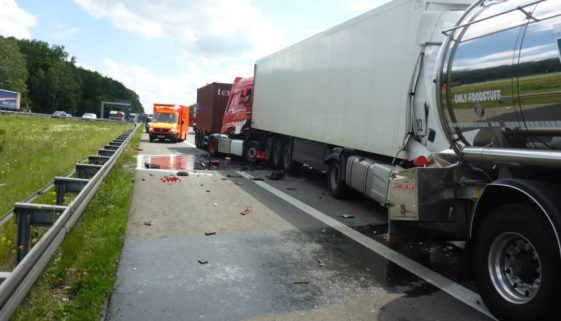 LKW Unfall Feuerwehr Lehrte