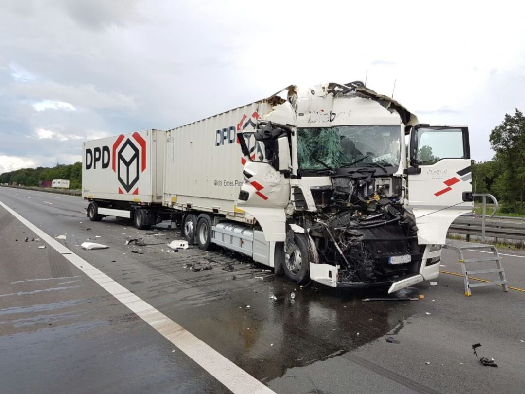 LKW Unfall Feuerwehr Lehrte