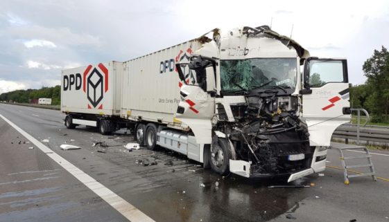 LKW Unfall Feuerwehr Lehrte