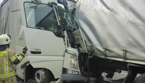 30052017 verkehrsunfall lkw a2 3