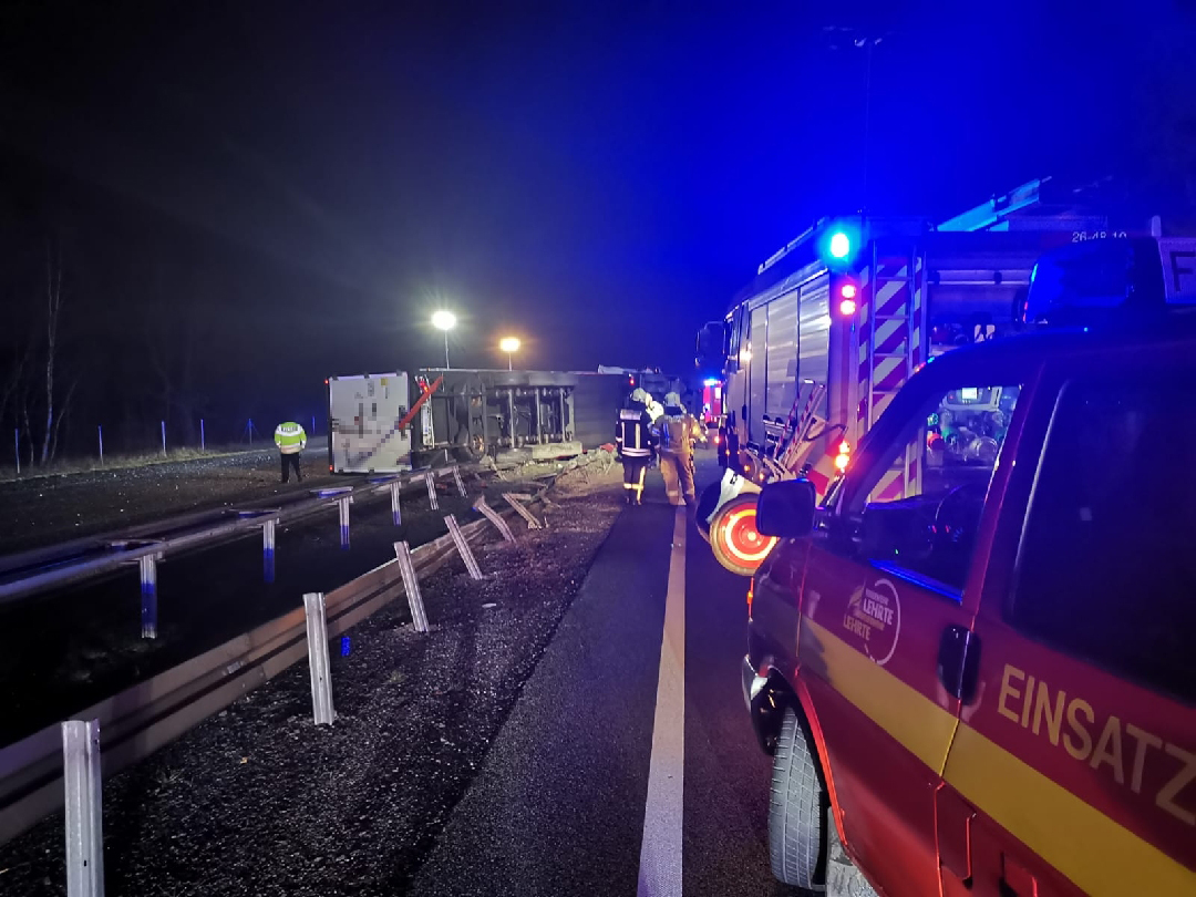 Feuerwehr Lehrte - 26 12 2019 BAB2 VU