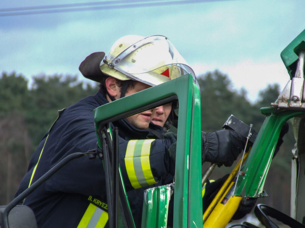 Feuerwehr Lehrte - 20080312 036 5357