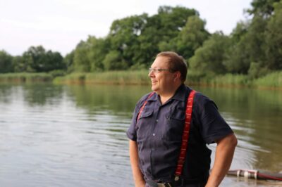 Feuerwehrtaucher Dieter Koch teilt bewegende Erfahrungen im Podcast „Mein Einsatz“ des NDR