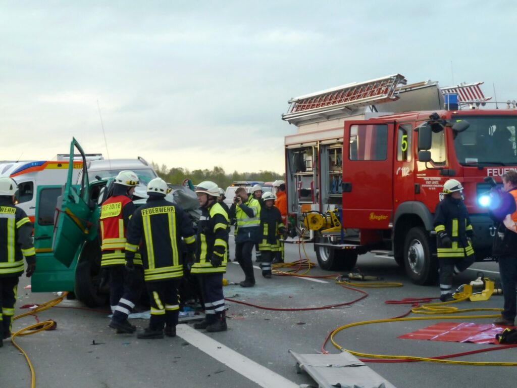 Nr. 076 am 15.04.2014 um 06:28 Uhr 1 Feuerwehr Lehrte - 1404151