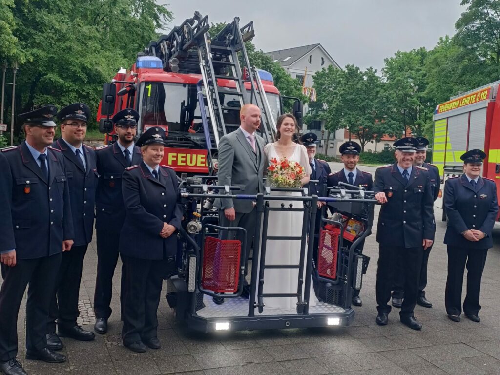 Feuerwehr Lehrte - 20240522 trauung johanna julian 1