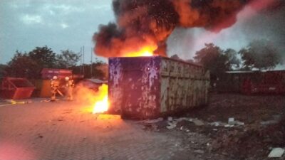 Containerbrand im Recyclingbetrieb