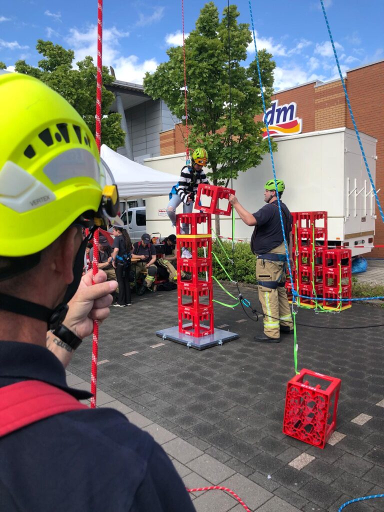 Stadtfest Lehrte 2025: Feuerwehr Lehrte trotz durchwachsenen Wetters präsent 3 Feuerwehr Lehrte - WhatsApp Bild 2025 05 25 um 16.41.17 8b62be8f