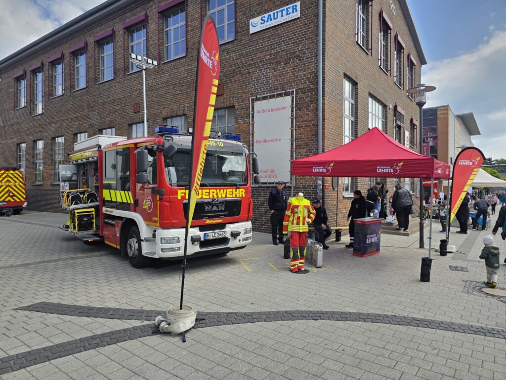 Stadtfest Lehrte 2025: Feuerwehr Lehrte trotz durchwachsenen Wetters präsent 1 Feuerwehr Lehrte - WhatsApp Bild 2025 05 26 um 07.39.41 3fe50f5a
