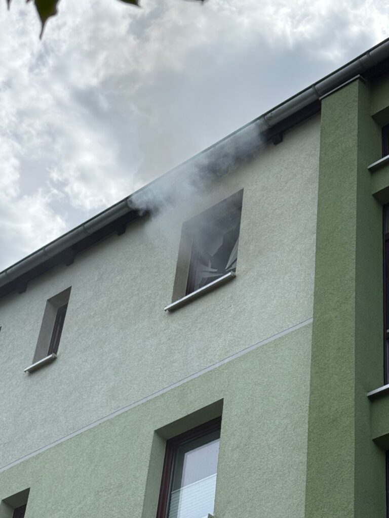Küchenbrand schnell unter Kontrolle – Keine Verletzten 5 Feuerwehr Lehrte - EATRpLownPygkIblnkvxZ