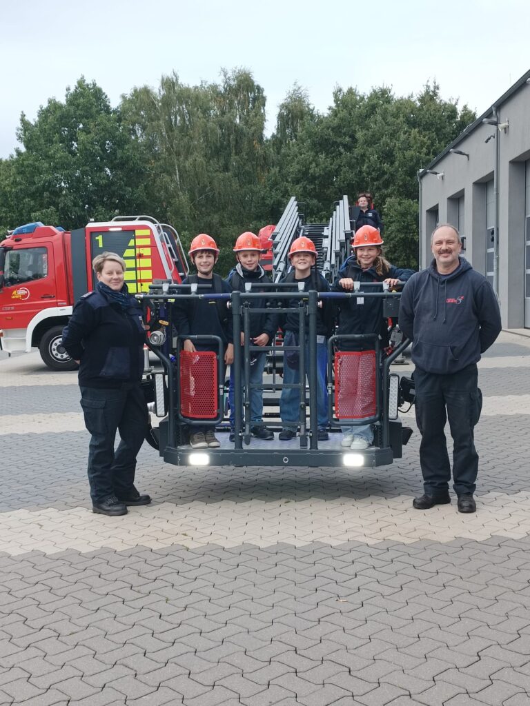 Ein großer Schritt: Vier Mitglieder der Kinderfeuerwehr wechseln in die Jugendfeuerwehr 3 Feuerwehr Lehrte - IMG 20250917 WA0003