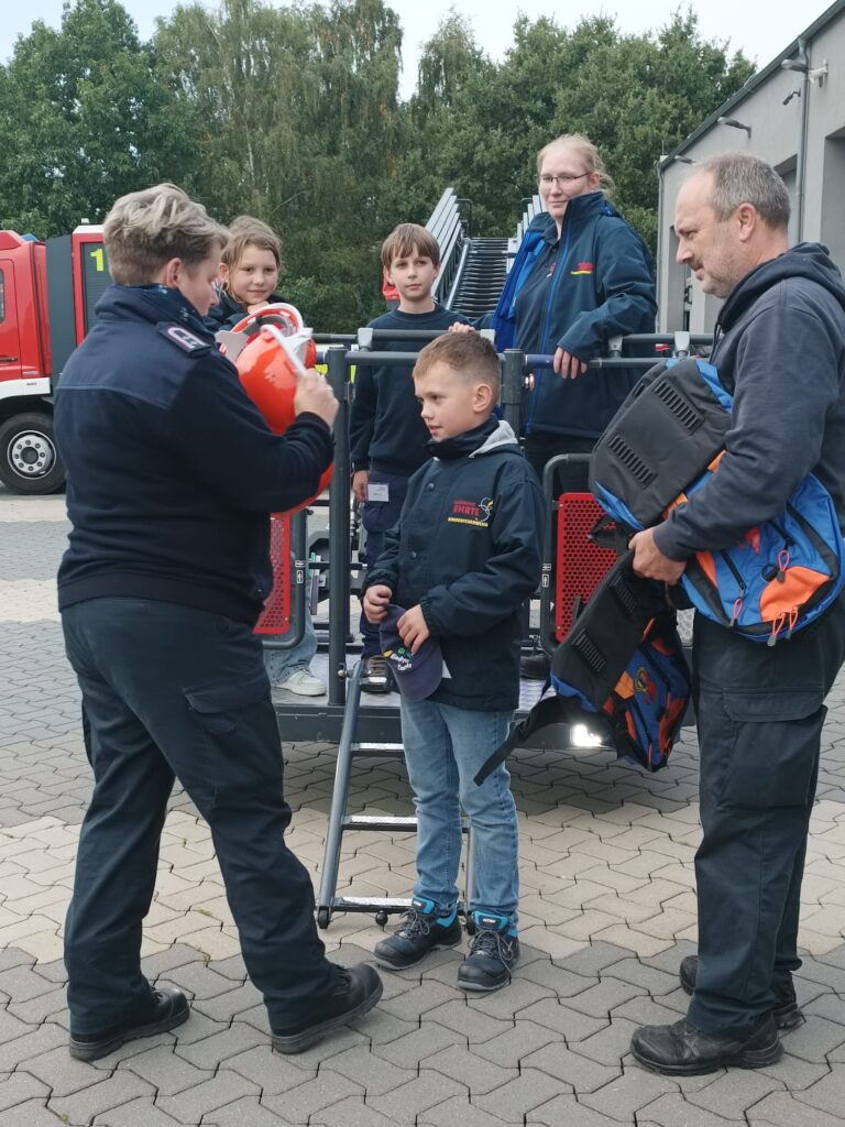 Ein großer Schritt: Vier Mitglieder der Kinderfeuerwehr wechseln in die Jugendfeuerwehr 4 Feuerwehr Lehrte - IMG 20250917 WA0014