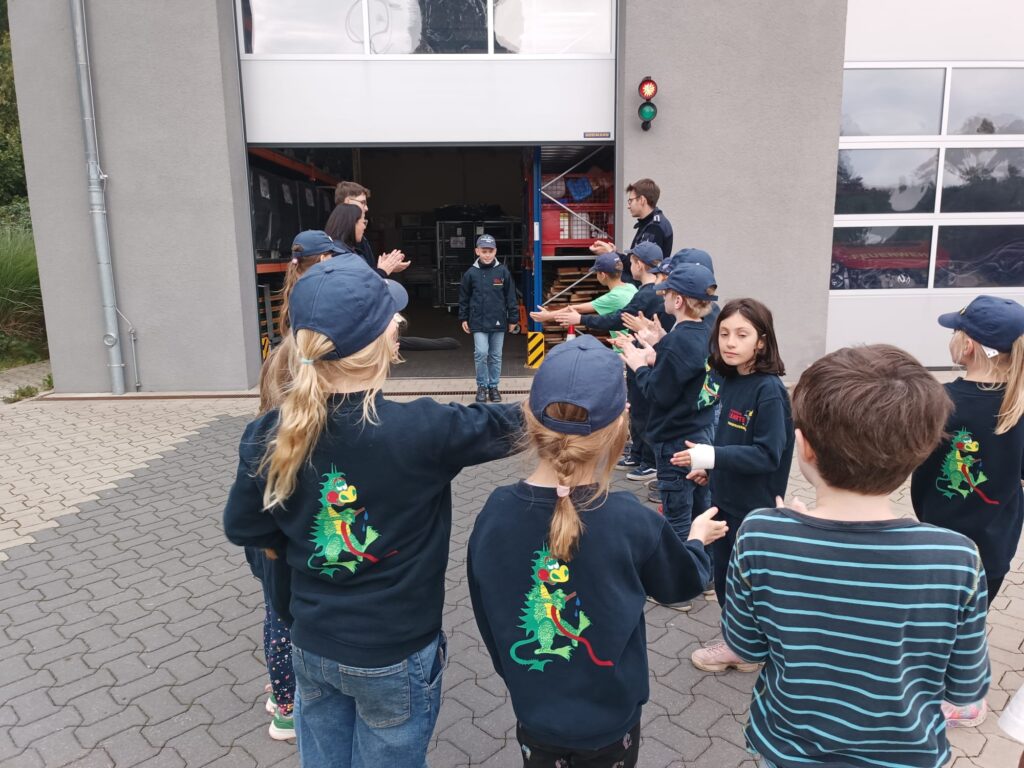 Ein großer Schritt: Vier Mitglieder der Kinderfeuerwehr wechseln in die Jugendfeuerwehr 2 Feuerwehr Lehrte - IMG 20250917 WA0041