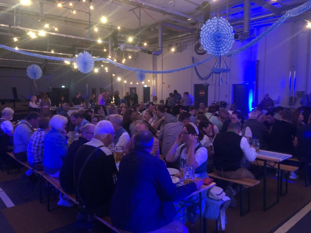 O’zapft is! – Das erste Oktoberfest der Feuerwehr Lehrte war ein voller Erfolg 4 Feuerwehr Lehrte - WhatsApp Image 2025 10 12 at 13.25.41
