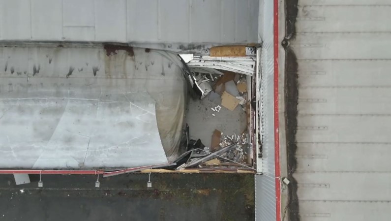 Brandgeruch nach Dacheinsturz 3 Feuerwehr Lehrte - 6bi8AqppWqWDZyN F iiY