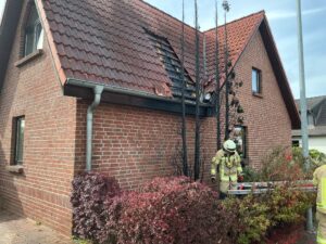 Feuerwehr Lehrte - 20260427 b2 Lehrte Dachstuhlbrand