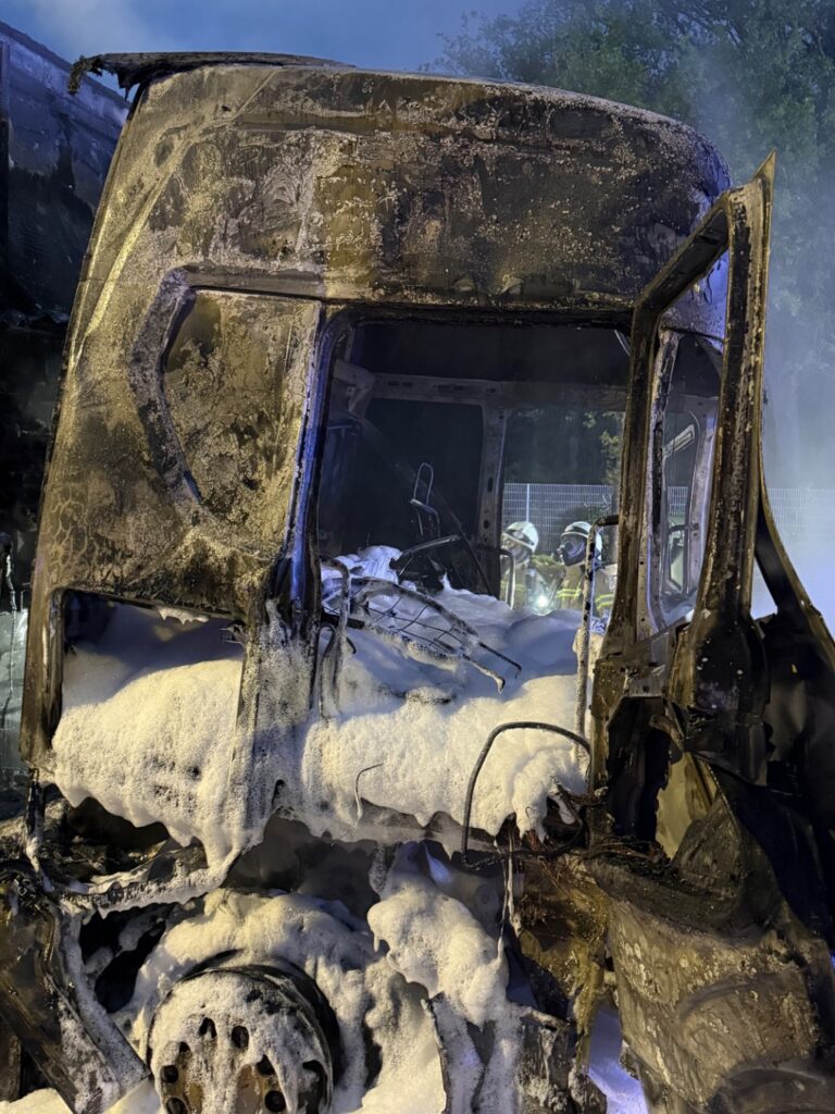 Feuerwehr Lehrte - 0NFX6MgZprE5dVUj399Af