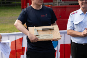 20260606_Wettkampf_Geschenkübergabe