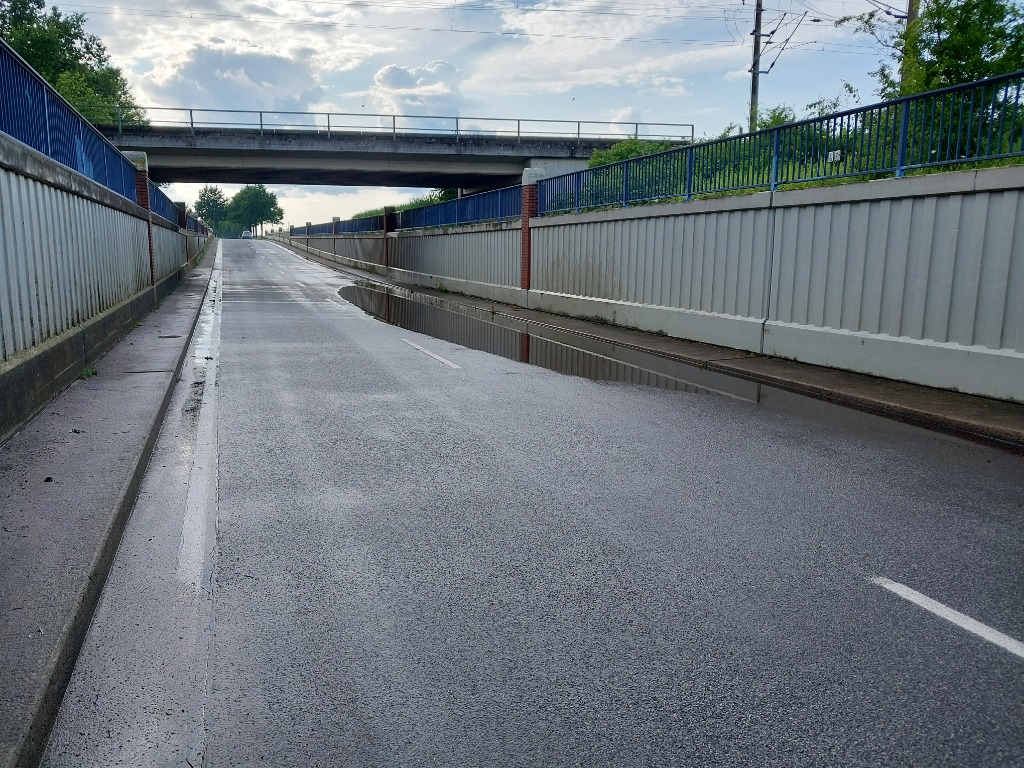 Überflutete Bahnunterführung 4 Feuerwehr Lehrte - 20260715 h bahnunterfuehrung 2